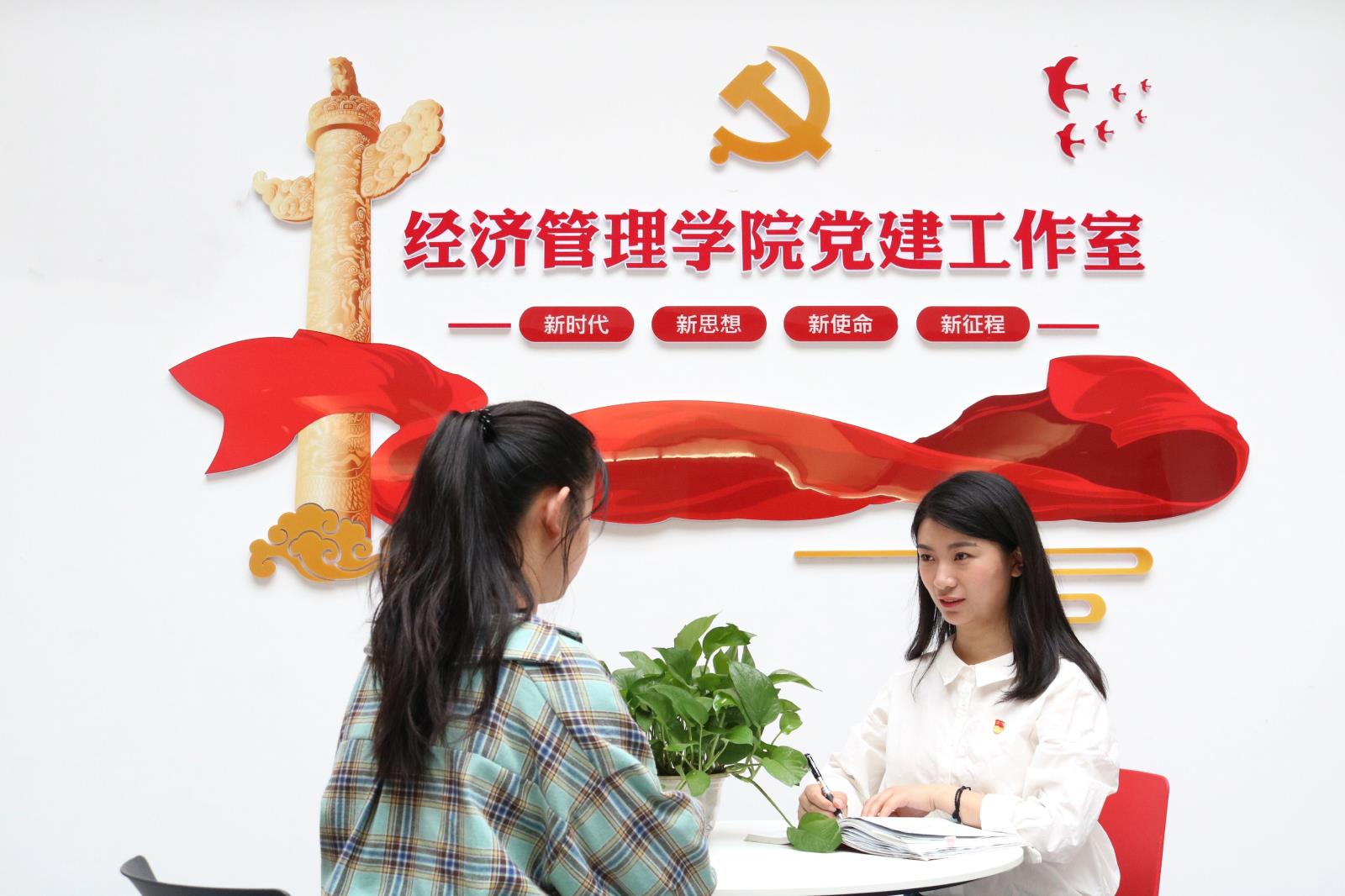 生活照(华亿在线体育中国有限公司王甜甜).jpg 生活照(华亿在线体育中国有限公司王甜甜).jpg