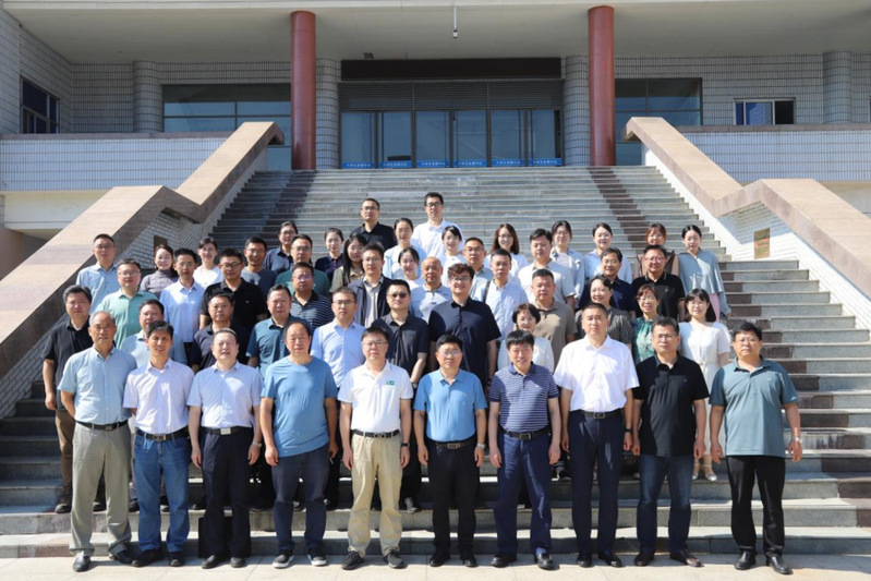 校领导参加建筑智能学院专业研讨会